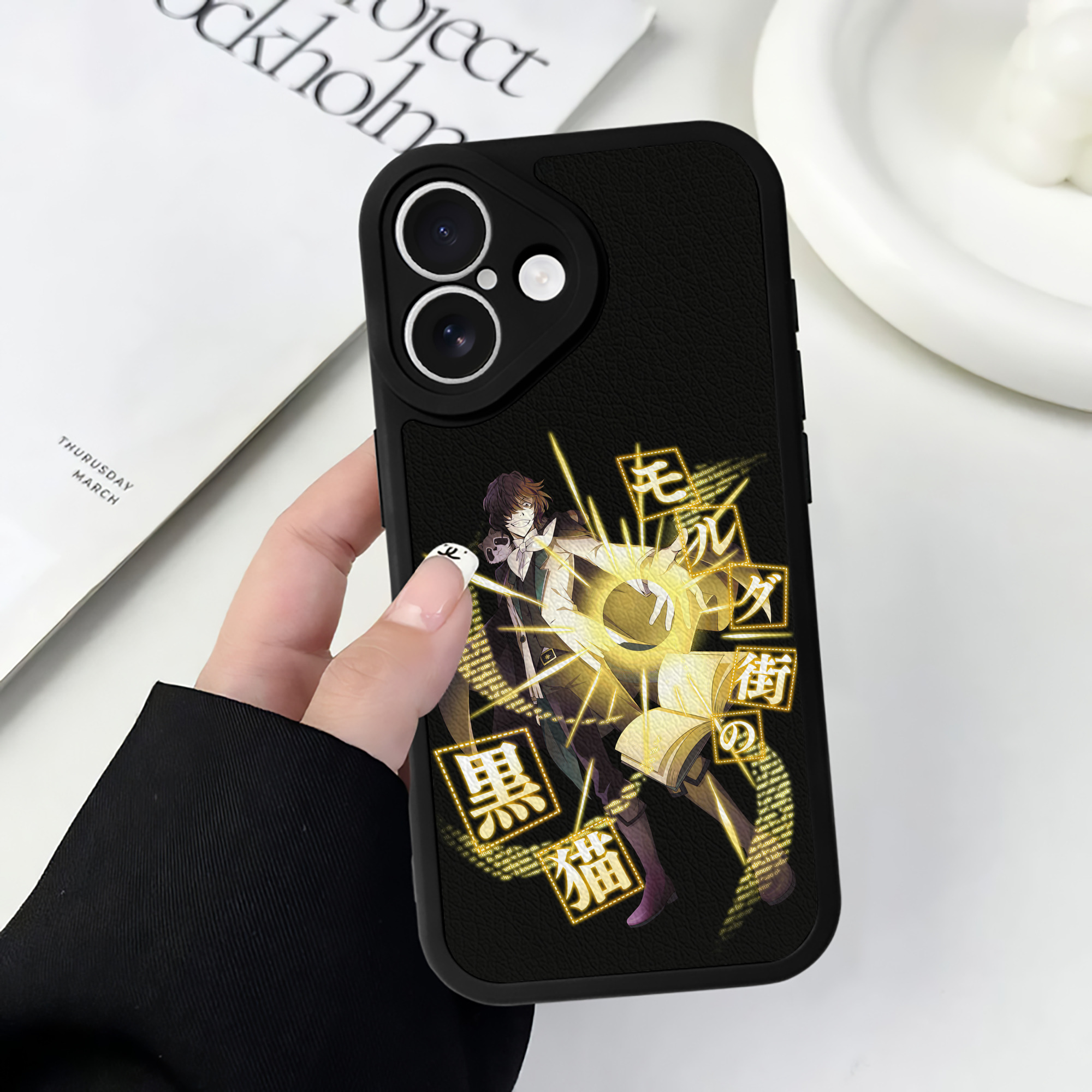 （画像用） 文豪ストレイドッグス Bungo Stray Dogs 【iPhone 16シリーズ対応】シリコンスマホケース（レザー調） 材質：シリコン